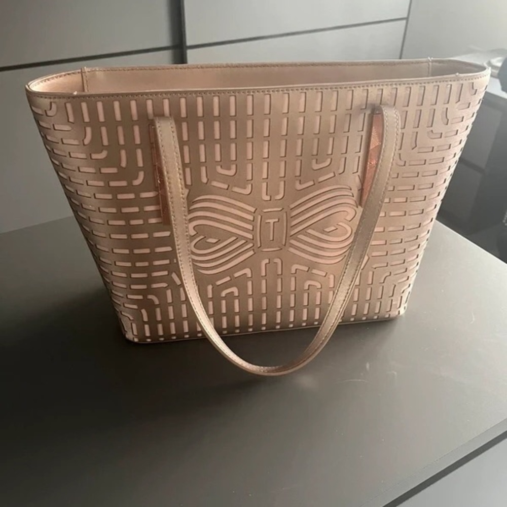 Elegant Tan Tote Bag with Textured Design